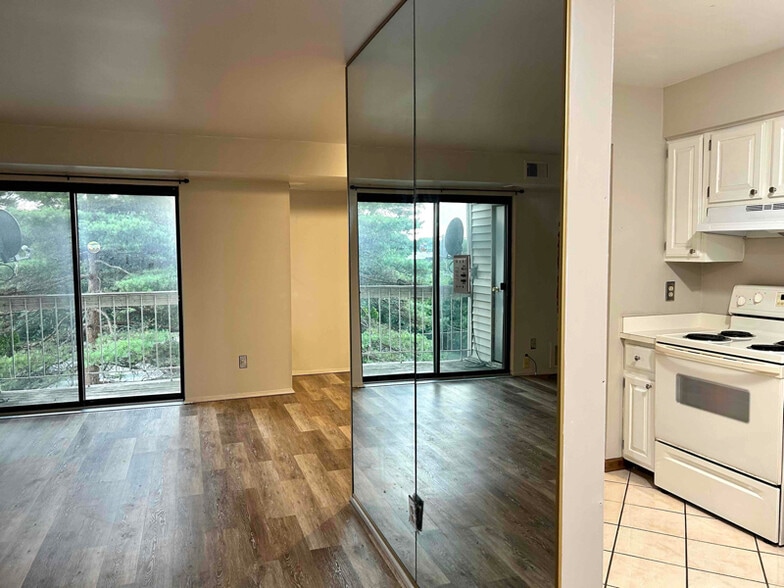 Building Photo - 30445 W 14 Mile Rd