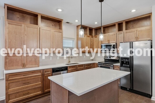 Building Photo - 1250 Island Pl E