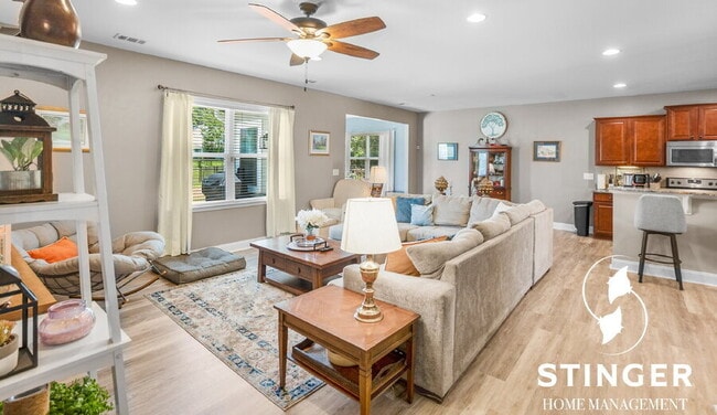 Building Photo - 44 Saluda Way