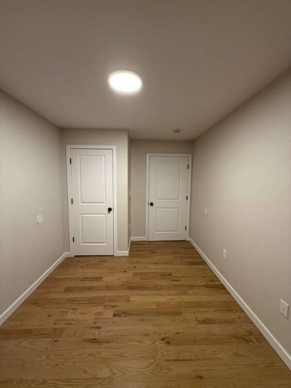 Building Photo - 356 S 6th St