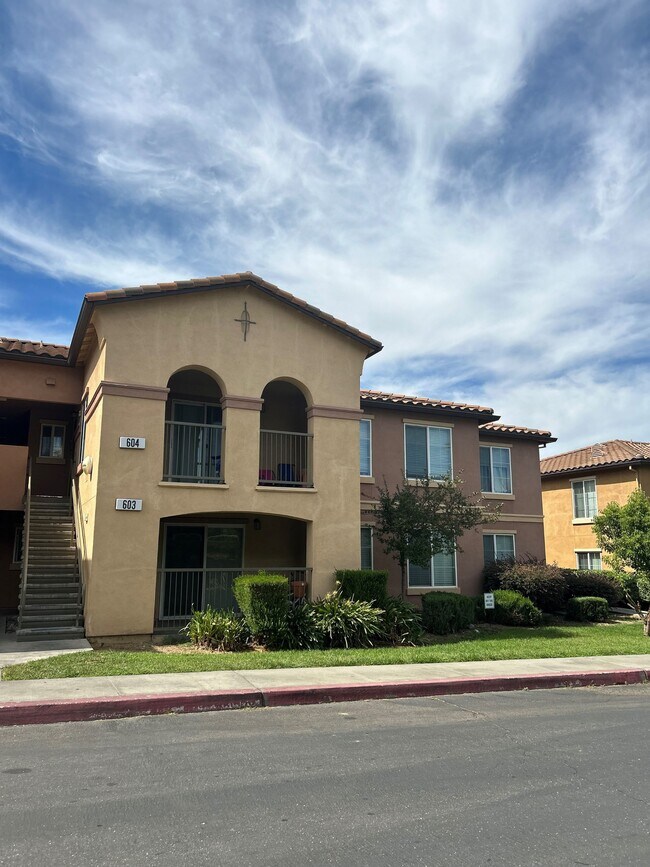 Building Photo - Creekside Village