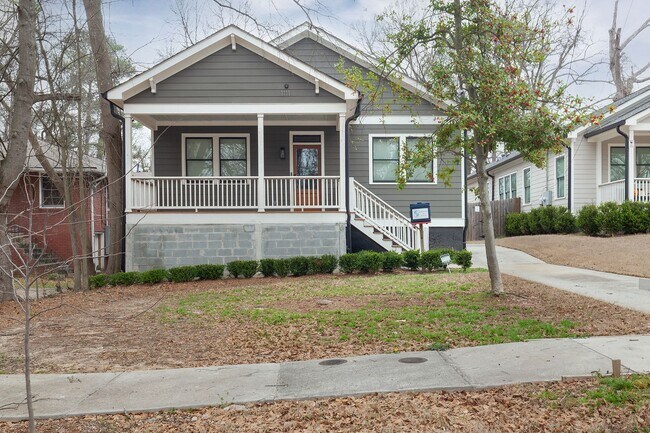 Building Photo - Conveniently Located 4bd/3ba Home Minutes From ATLBeltLine w/ Private Backyard!
