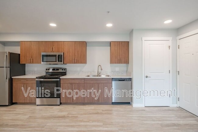 Building Photo - 13001 S Crompton Lane