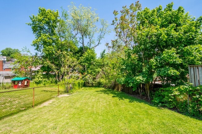 Building Photo - AVAILABLE OCT 1ST! DON'T MISS THIS RENOVAT...