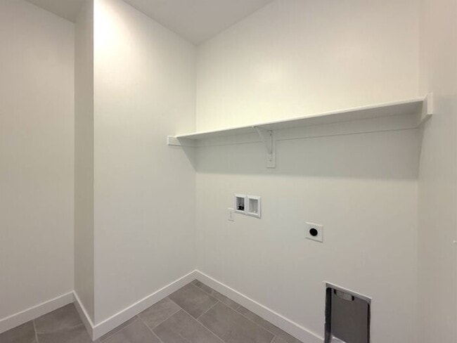 Building Photo - Brand New home 3 bd, 2.5 bt with 3 car garage