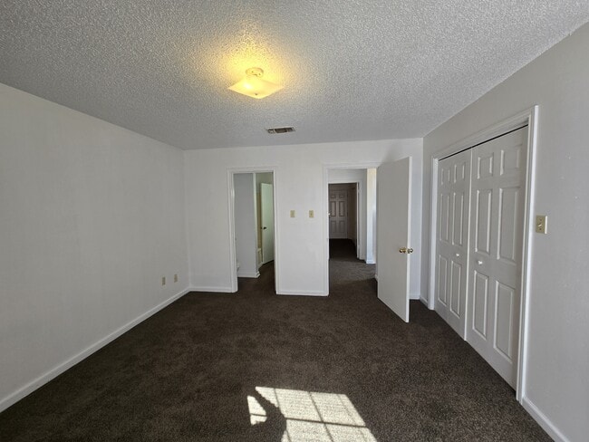 Building Photo - 120 Oak Ridge Ave