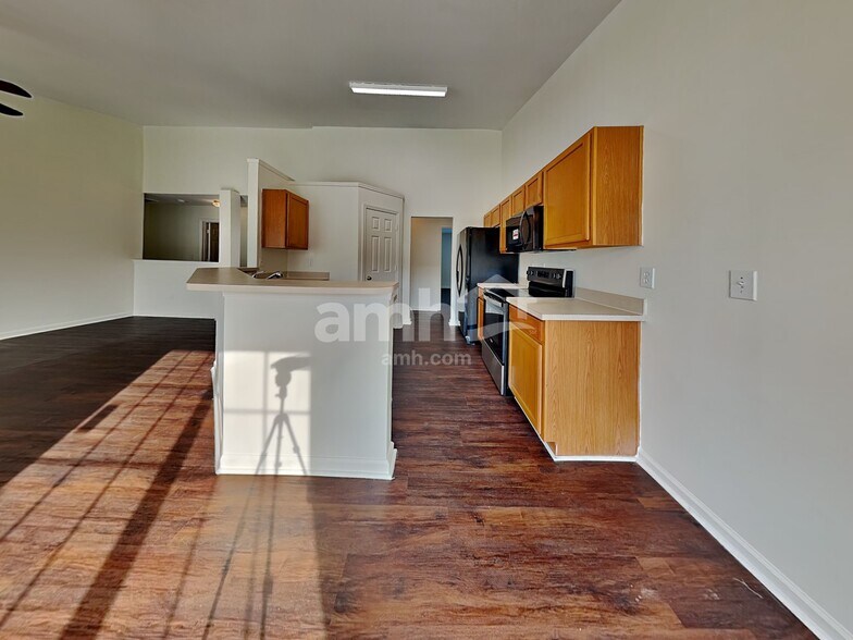 Building Photo - 218 Bellport Dr