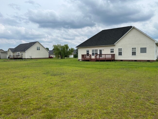 Building Photo - Very nice 4 bed/2 bath home in Raeford