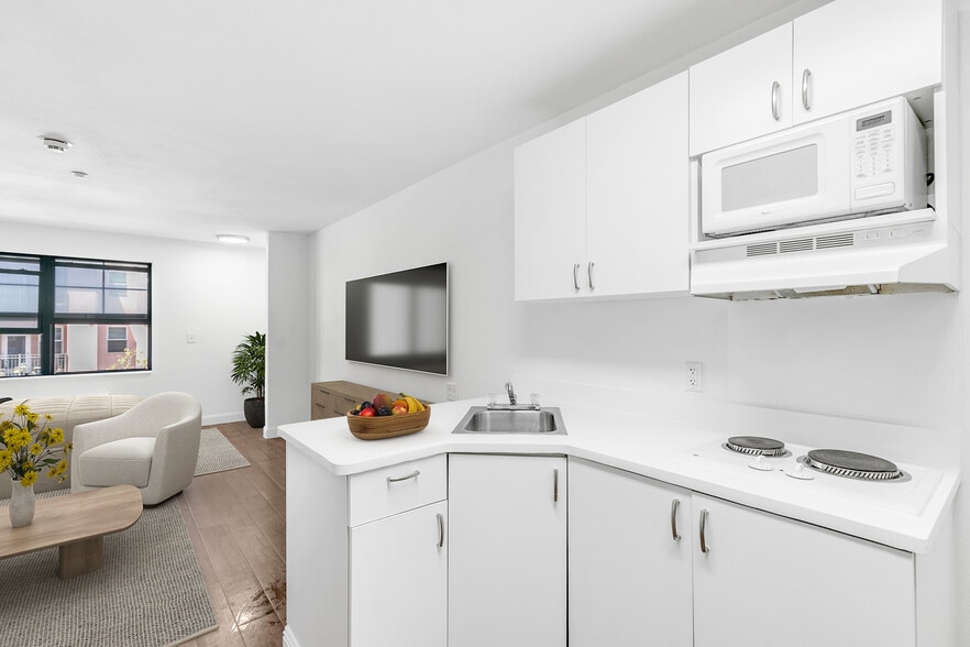 Primary Photo - 22711 Oakcrest Cir