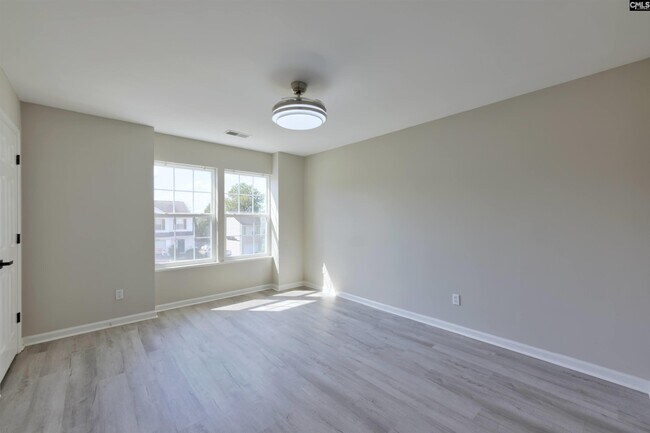 Building Photo - 104 Curvewood Rd