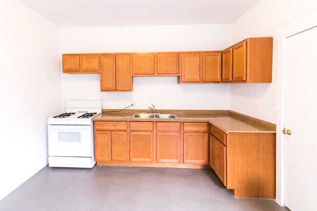 Kitchen - 1515 E. 54th Street