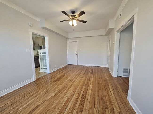 Building Photo - 4753 N Monticello Ave