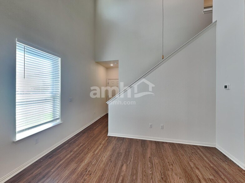 Building Photo - 2708 Geronimo Creek