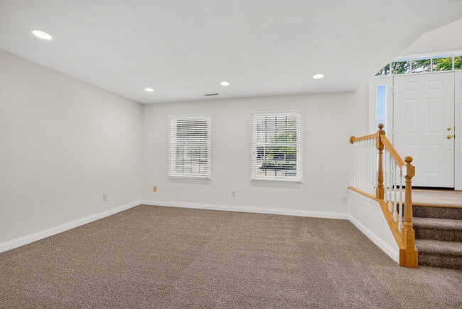 Building Photo - Beautiful 3 Bed Townhome In the Heart Of Village Of West Clay!