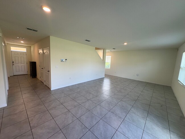 Building Photo - 4 Bed 2.5 Bath Mt Dora Home - Solar Energy!