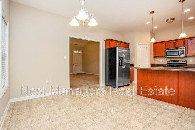 Building Photo - 450 Roanoke Dr