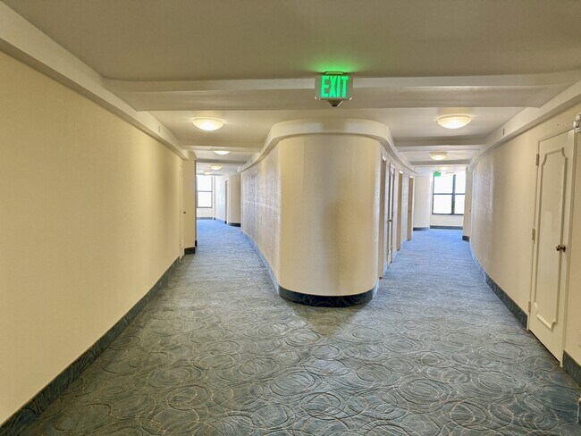 Building Photo - 4001 Gulf Shore Blvd N
