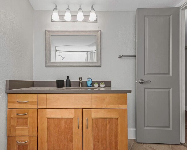 Building Photo - 4311 W Cleveland St