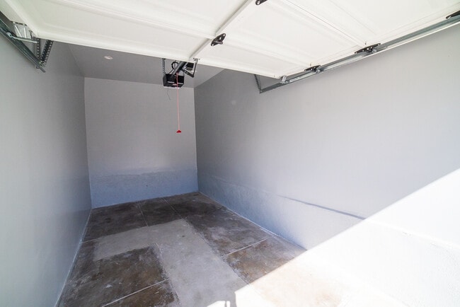 Building Photo - 5065 Edgewood Pl