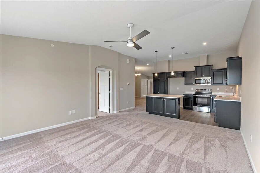 Building Photo - 610 Foxhill Dr