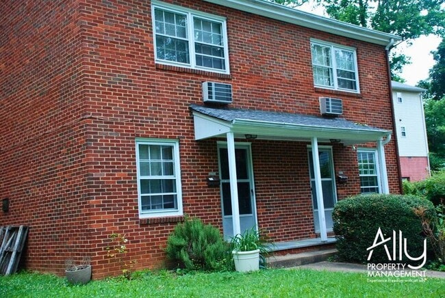 Primary Photo - 118 Harmon St