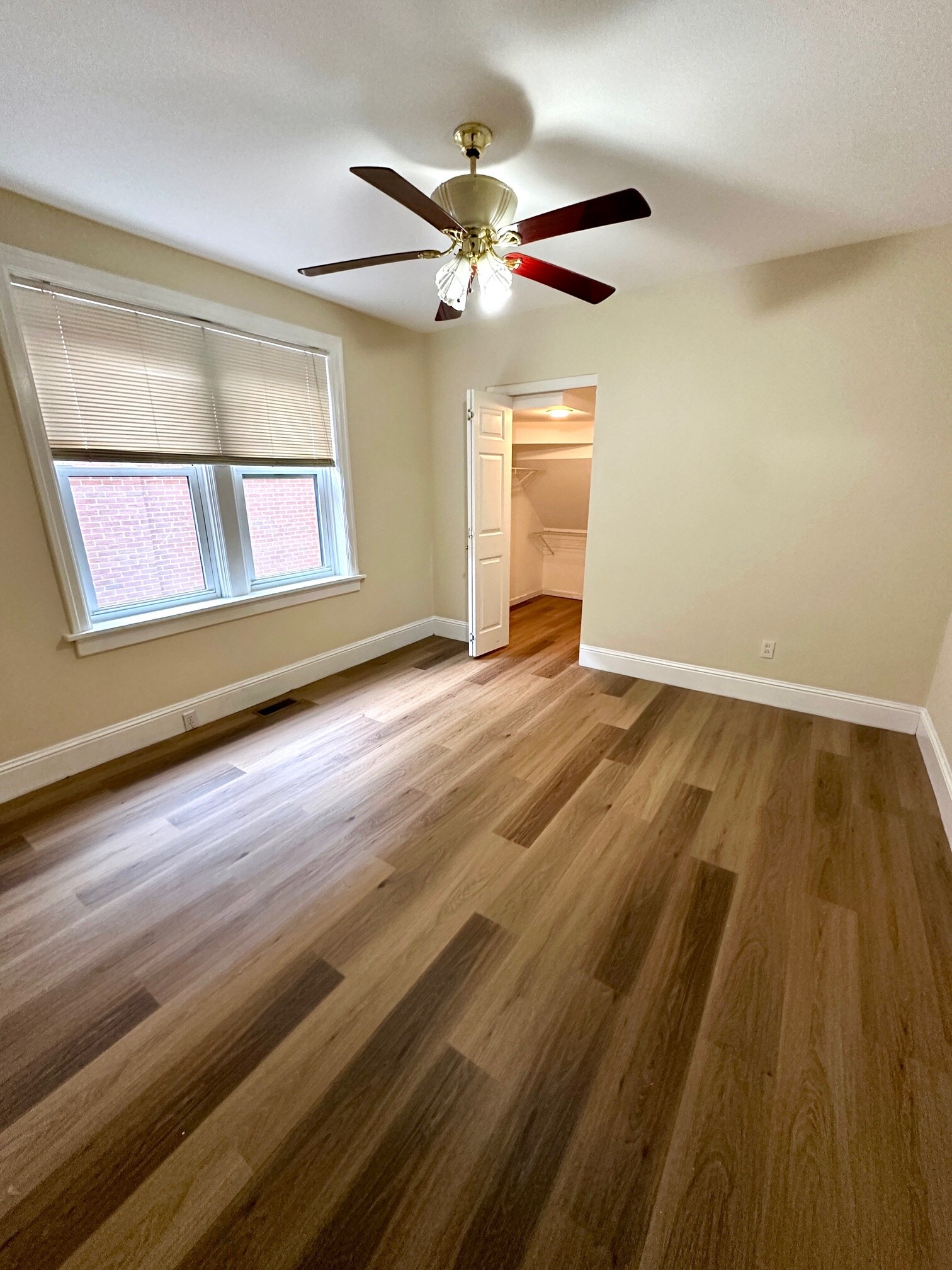 Building Photo - 408 S Hanley Rd