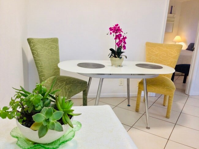 dinning area - 111 N L St