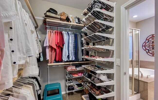 Building Photo - 10819 W Swayback Pass