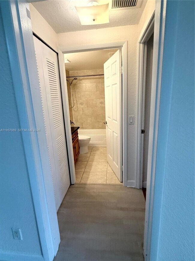 Building Photo - 7160 Southgate Blvd