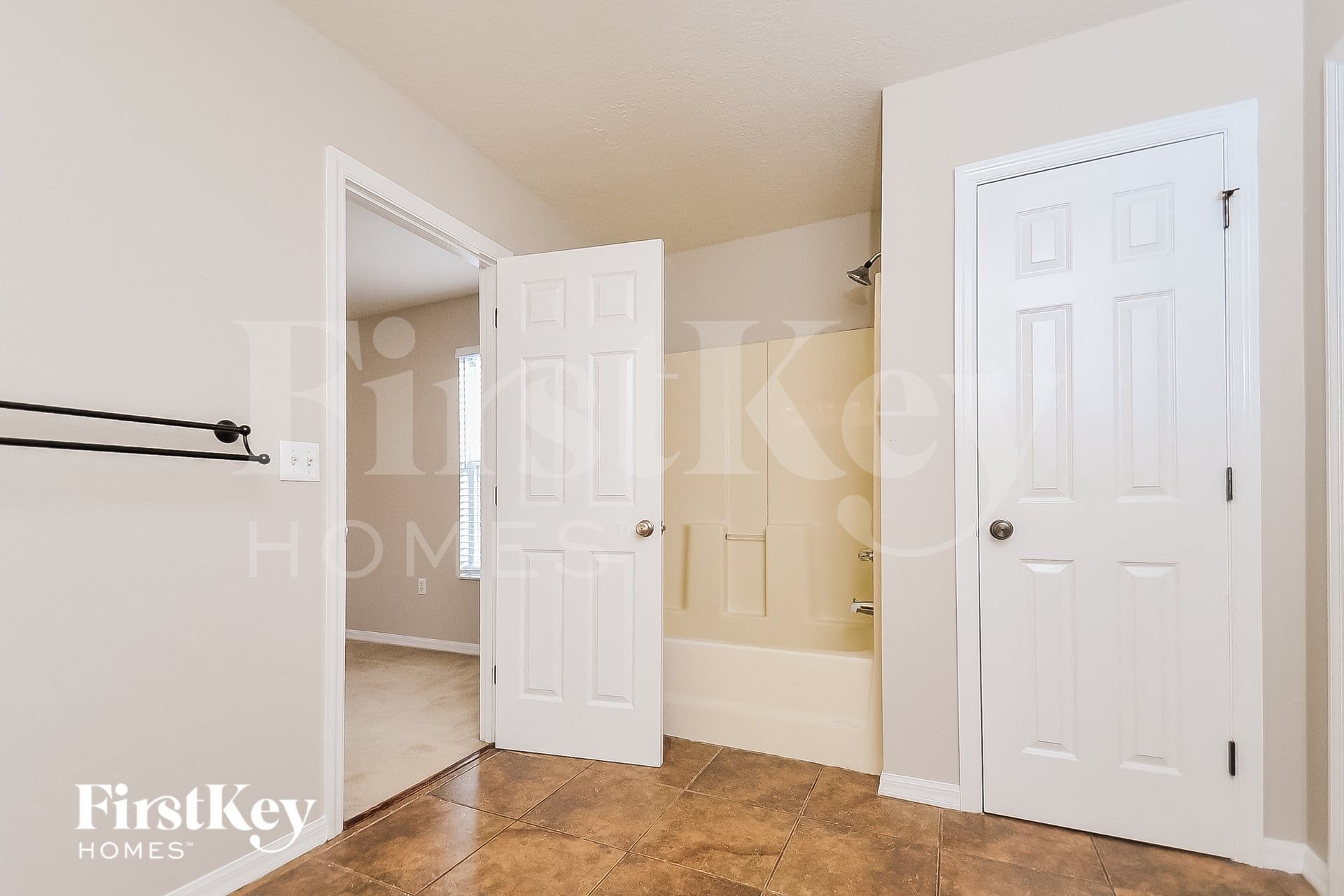 Building Photo - 6942 Lake Eaglebrooke Dr