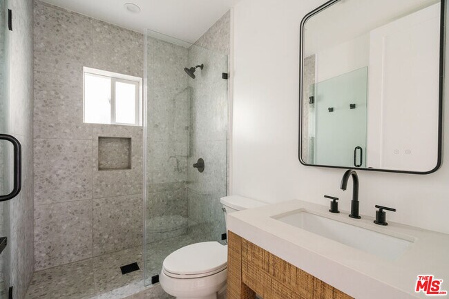 Building Photo - 1201 N McCadden Pl