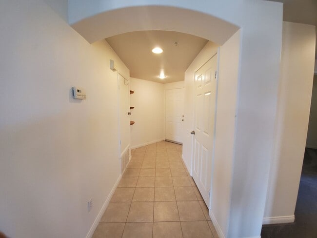 Building Photo - Gorgeous 3rd floor Corner Unit 3Bed/2Bath in Oceanside