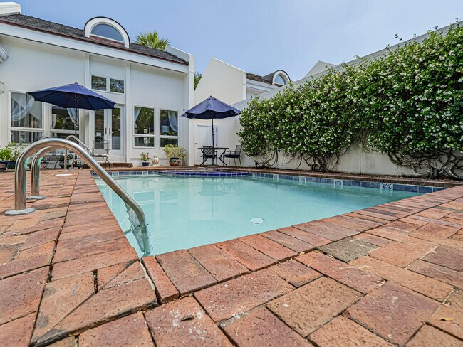 Building Photo - 8367 Baytree Dr