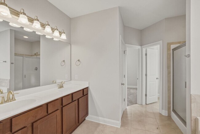 Building Photo - 5 bedroom waterfront property