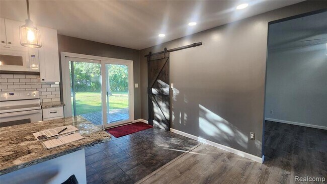 Building Photo - 6555 Manson Dr
