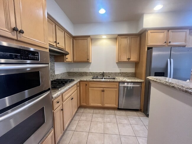 Building Photo - "Coastal Living Awaits: Spacious 2BR Condo...