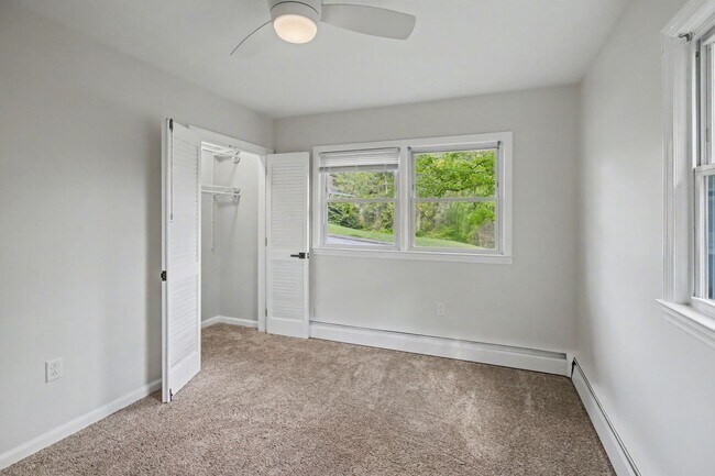 Building Photo - 415 Mountain View Rd