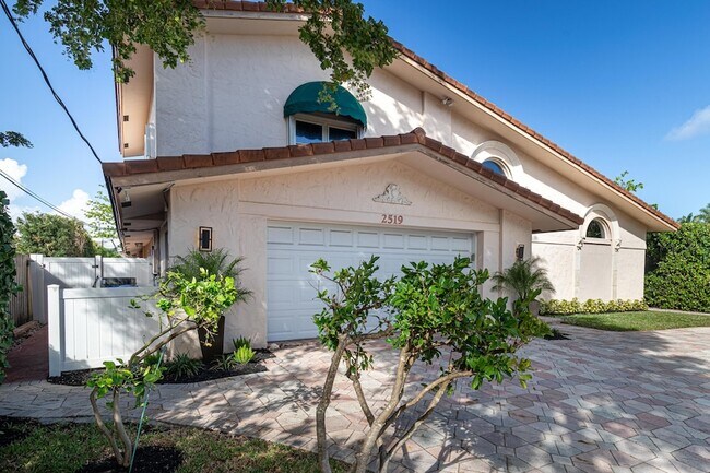 Building Photo - 2519 Barcelona Dr