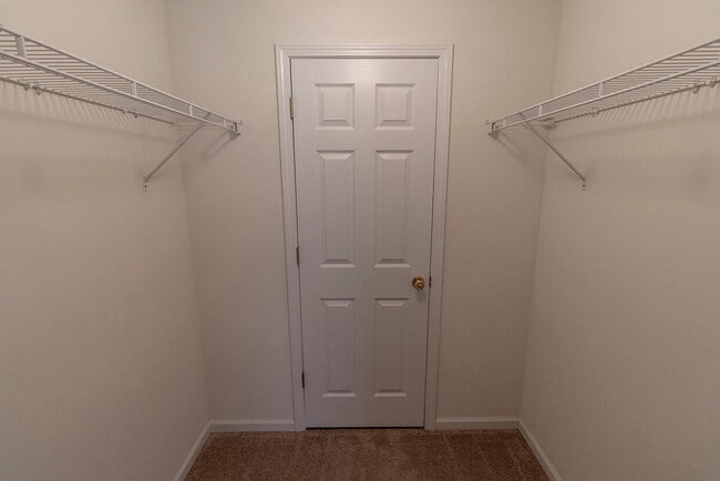 Building Photo - 3322 E St Charles Rd