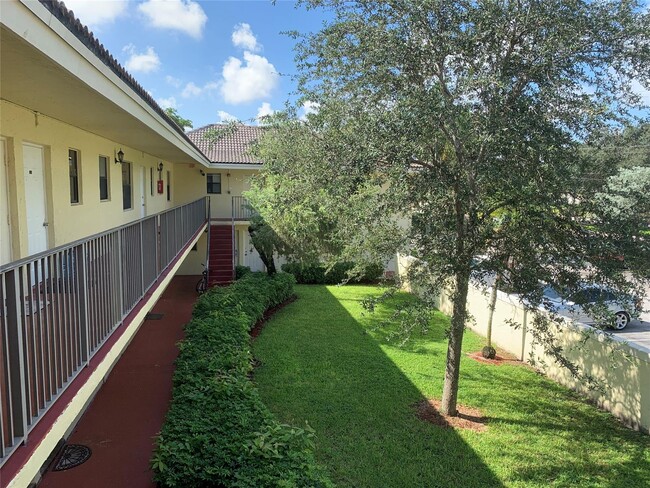 Primary Photo - 3701 Coral Springs Dr