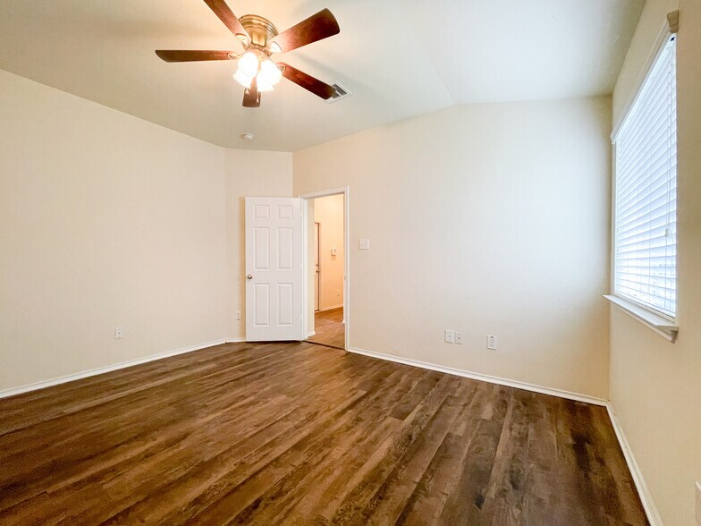 Building Photo - 6632 Burling St