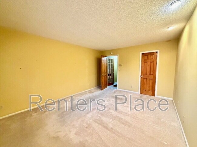 Building Photo - 5724 E 65th Pl