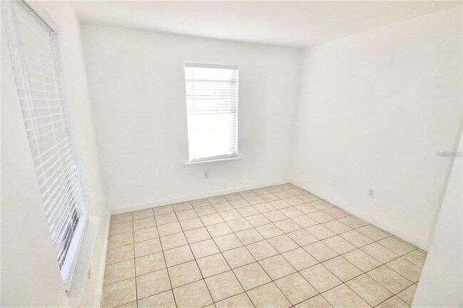 Building Photo - 610 Dundee Rd