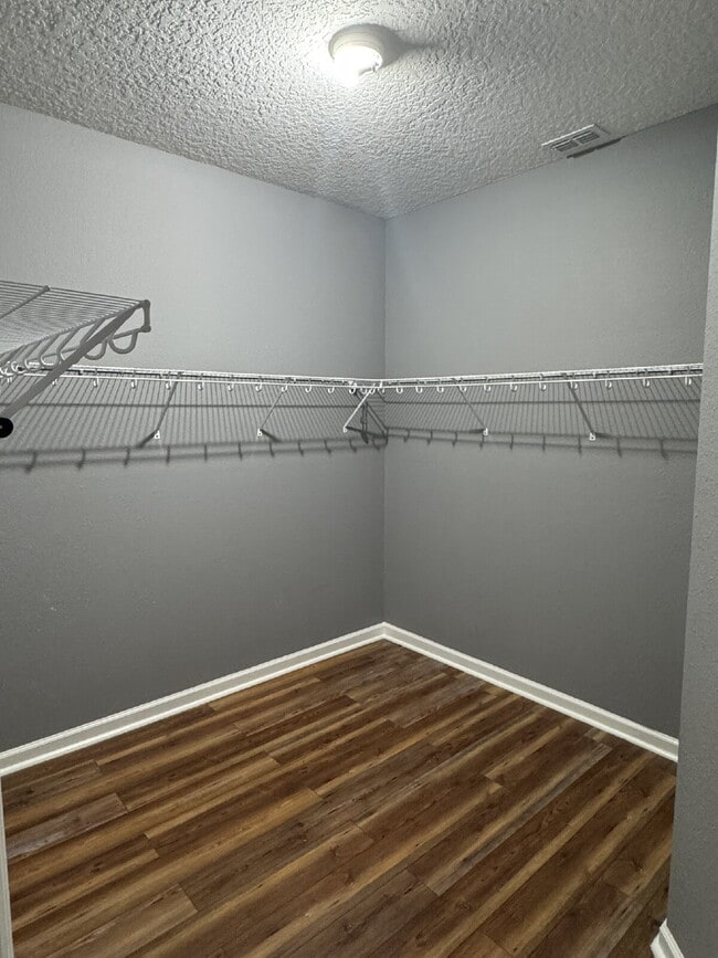 Building Photo - For Rent