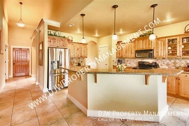 Building Photo - 2734 E Romeo Dr