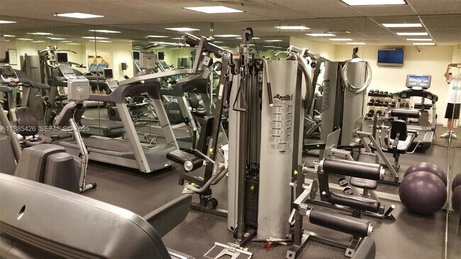 Building Photo - 2843 S Bayshore Dr