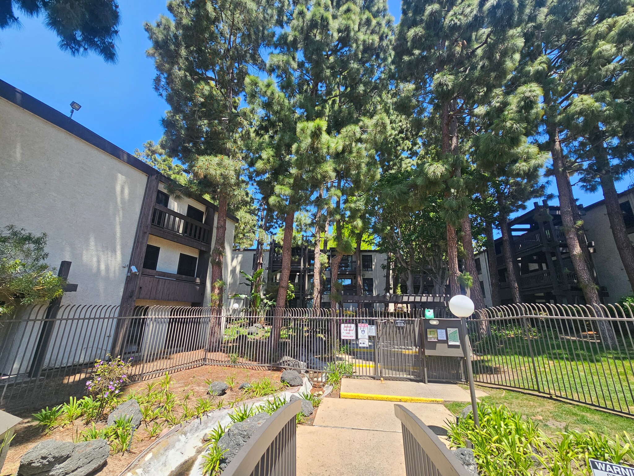 Building Photo - 8650 Gulana Ave