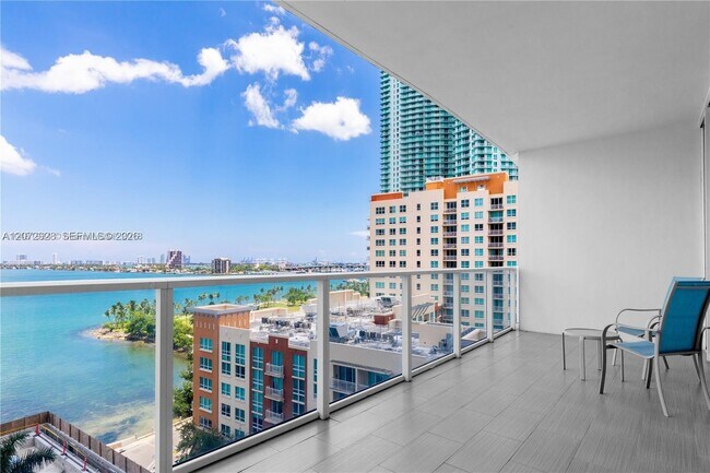 Building Photo - 2020 N Bayshore Dr