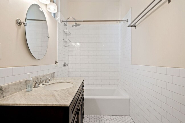 Building Photo - 2 Bed, 1 Bath Noe Valley Flat w Office + G...