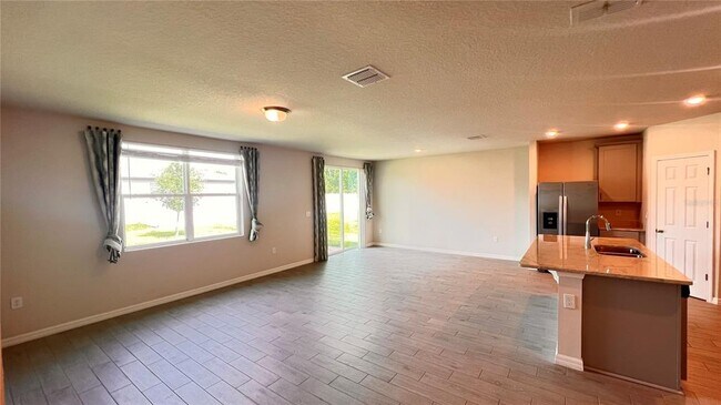 Building Photo - 702 Alta Vista Ct
